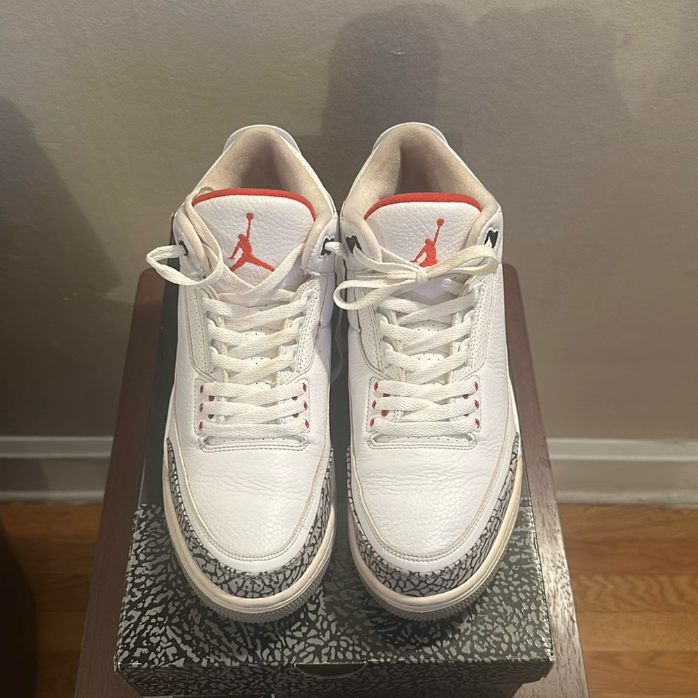 Jordan retro 3. Red/ white